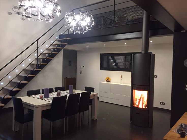 Stûv 30 Compact H - 360° Rotating 6KW Wood Burning Stove