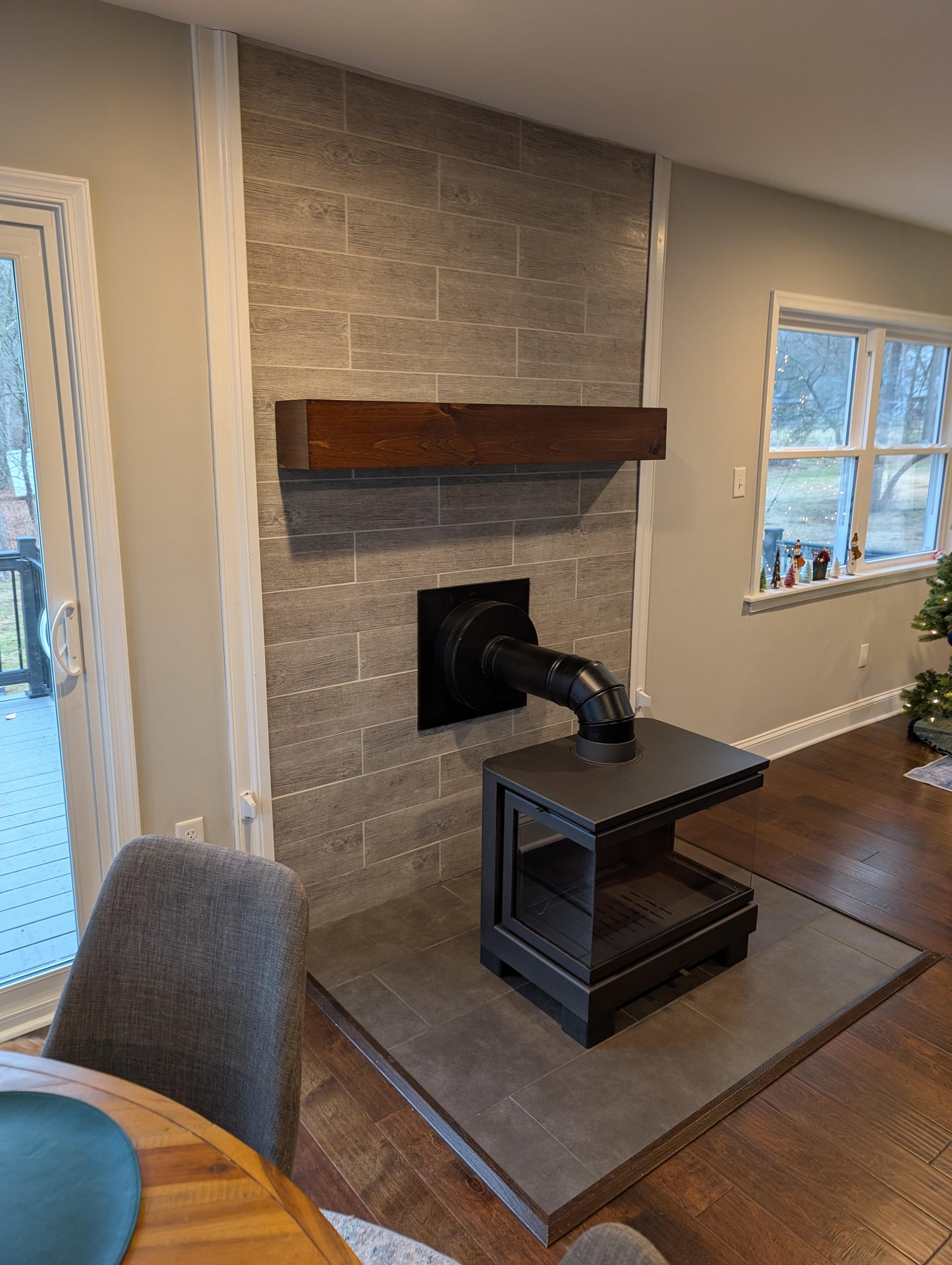 Dorako Ariana- Three Sided Glass Freestanding Wood Stove with Bench / Wood Holder included