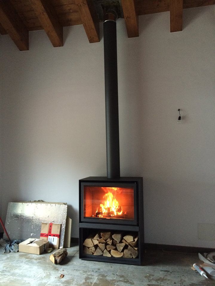 Stûv 16 H-base Wood Burning Stove - Freestanding Modern Fireplace (16-58 & 68 H Model)
