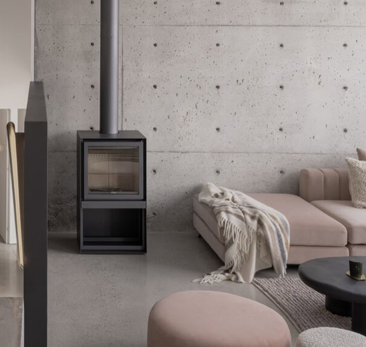 Stûv 16 H-base Wood Burning Stove - Freestanding Modern Fireplace (16-58 & 68 H Model)