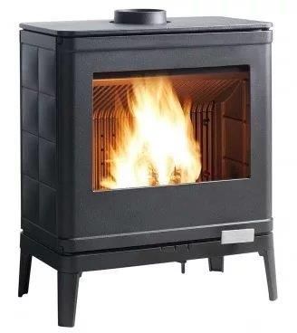 Features The Invicta Kiara Wood Stove heats up to 1500 sq ft. EPA Certified 1.53 cu. ft. Firebox Contemporary Design Maximum 42,000 BTUs/hr Output 63% Efficiency Weight: 357 lbs. 6” Top Flue 1.76 g/hr Emissions Fits 22" Log