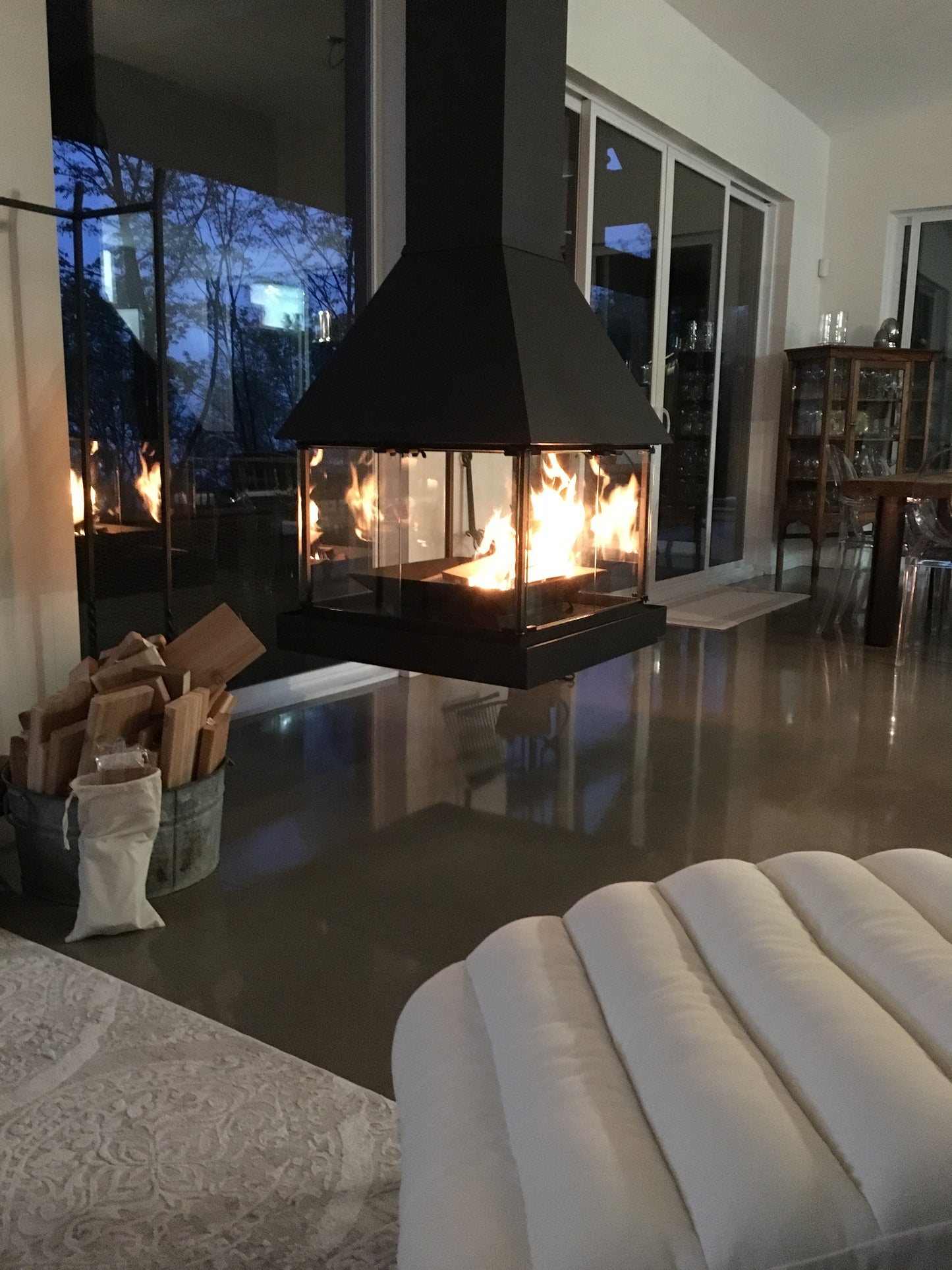 Floating Firepalces Suspended fireplace Affordable modern fireplace
Value luxury fireplace
Easy-to-install fireplace
Efficient heating design
Cost-effective fireplace
Low-maintenance fireplace
Practical modern fireplace 
Modern fireplace
Suspended fireplace
Floating fireplace alternative
Designer fireplace
Luxury fireplace
High-efficiency fireplace
Statement fireplace
Architectural fireplace 
customize 9000 series Don-Bar indoor Central oregon Fireplace customize 9000 series Don-Bar 