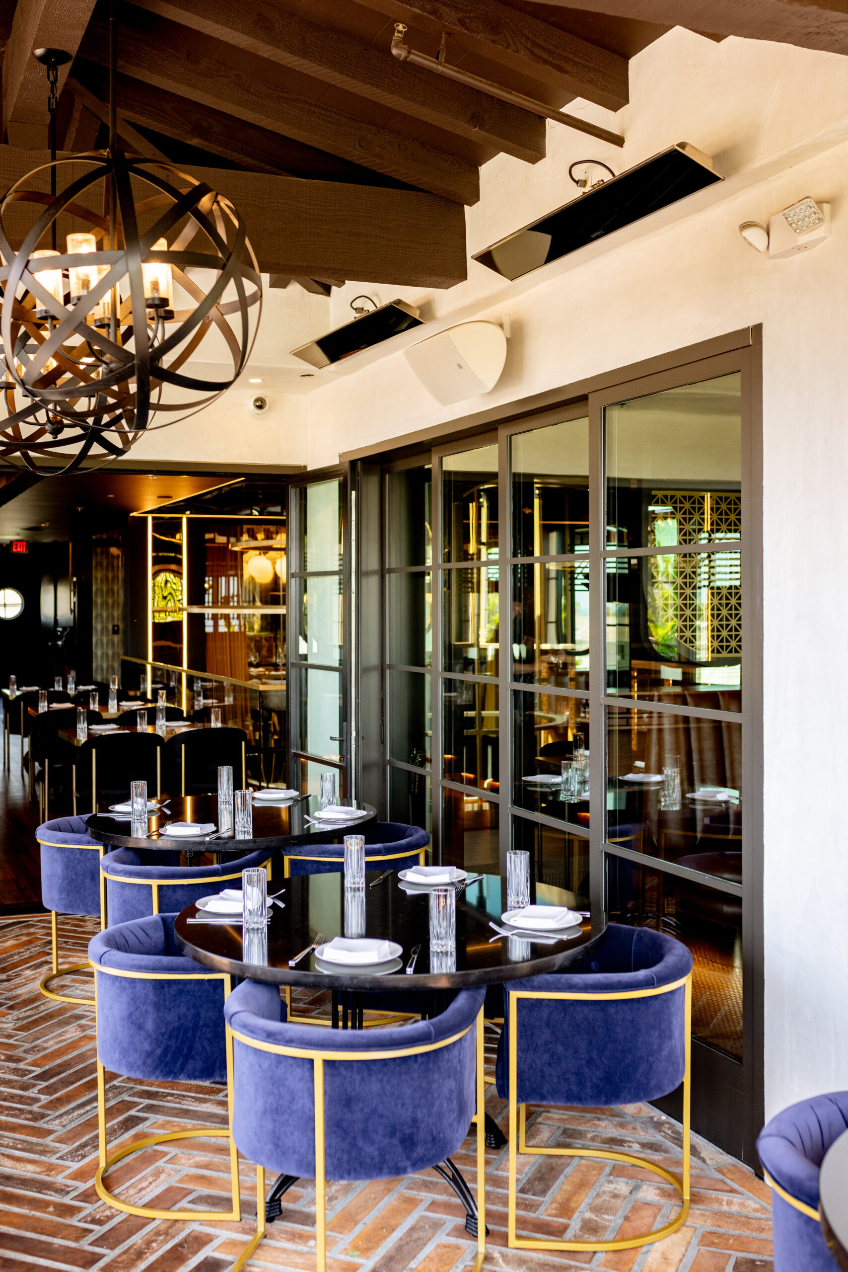 Outdoor restaurant two wall mount 3400W Black Bromic Platinum Electric heater