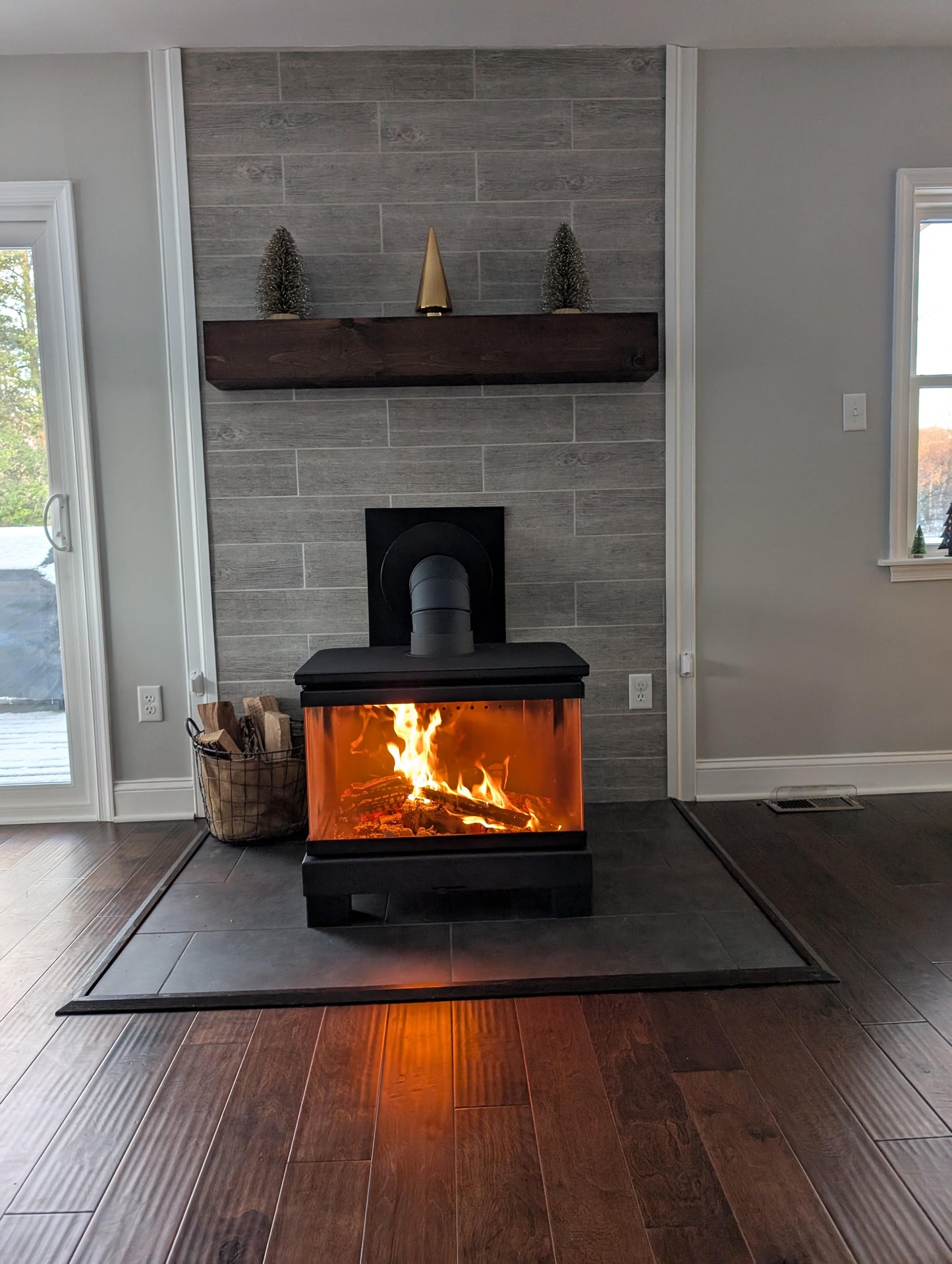 Dorako Ariana- Three Sided Glass Freestanding Wood Stove with Bench / Wood Holder included