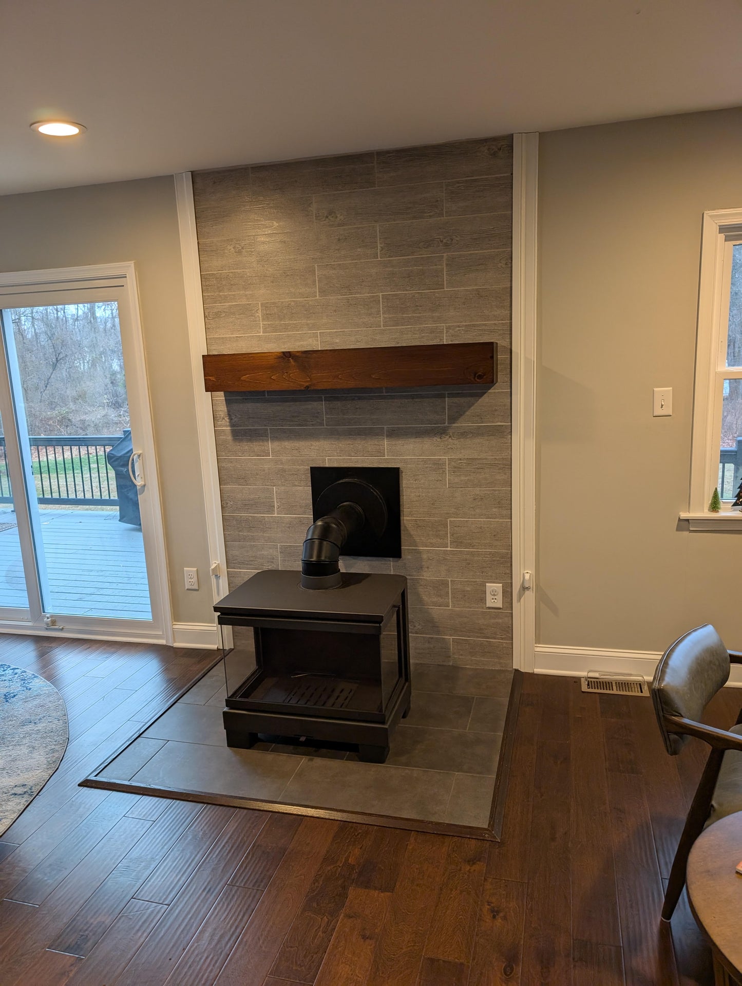 Dorako Ariana- Three Sided Glass Freestanding Wood Stove with Bench / Wood Holder included