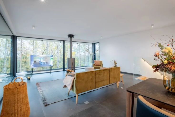 Stûv 30 Compact H - 360° Rotating 6KW Wood Burning Stove