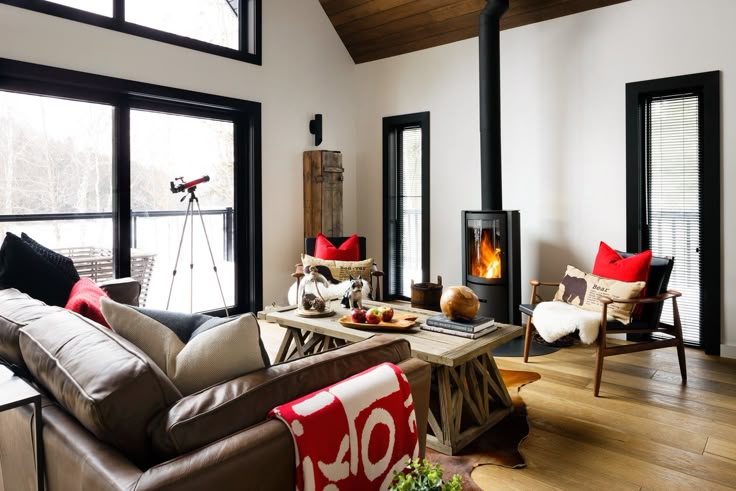 Stûv S30C Wood Burning Stove - Compact Glass Fire Screen Stove 360° Rotating Stove