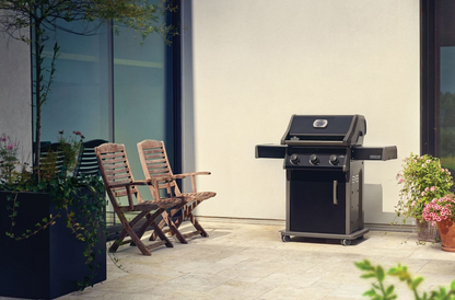 Outdoor view of black napoleon rogue series 425 gas grill