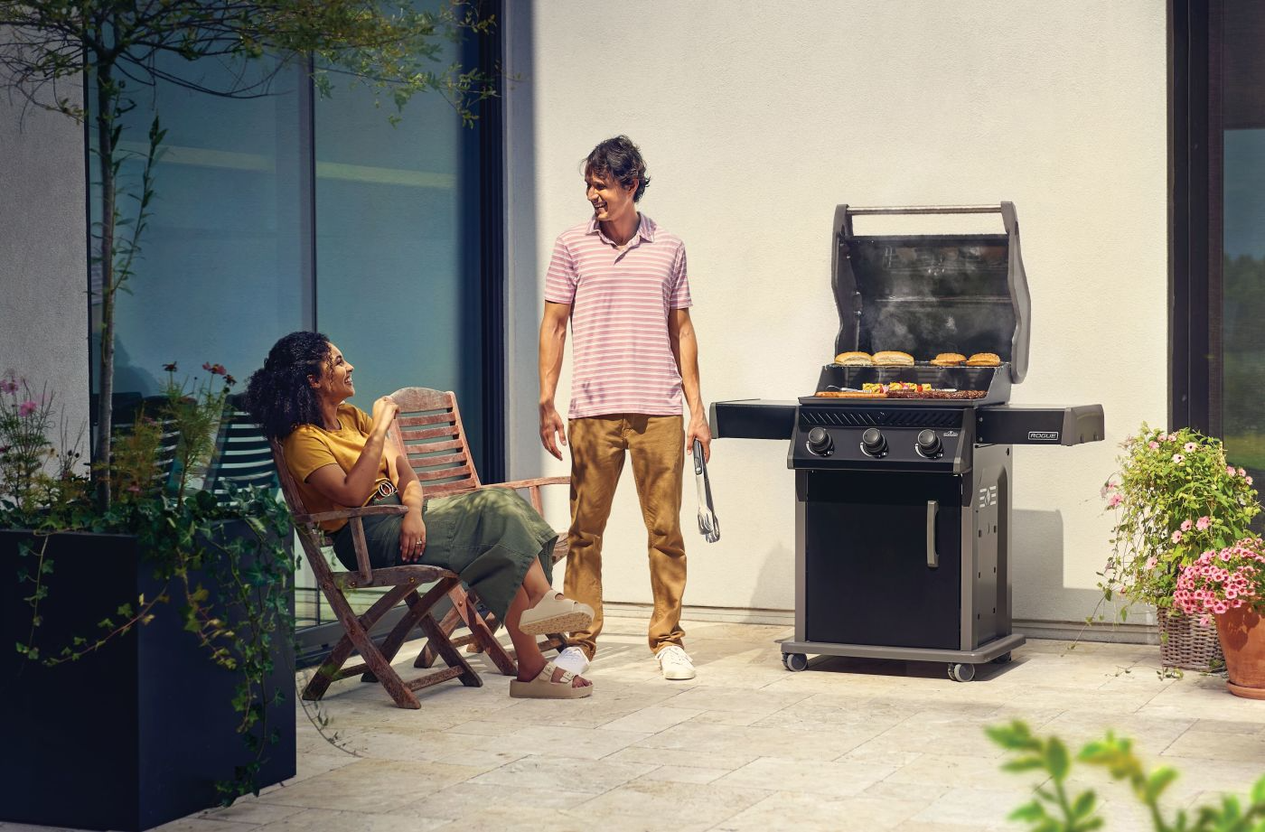 Couple outdoor cooking with napoleon rogue series 425 gas grill