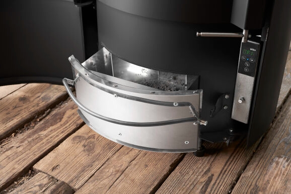 Ash pan of Matte Black Stûv P-20S Freestanding Modern Indoor pellet burning stove in large close spade with visible burning flame and pellet twin set container beside the fireplace. Elegance, silence, performance, ease of use and maintenance Fireplace. This pellet stove is similar to Stûv 30 Wood Stove | Compact Glass Fire Screen Stove | 360° Adjustable Rotating Wood Burning Stove With Double Walls, Osburn Aduro H1 Pellet/Wood Combo Hybrid Free Standing Stove SF00401, Comfortbilt Pellet Stoves HP50 Brown Mo