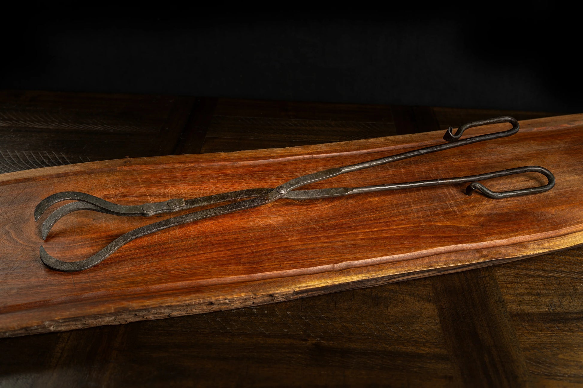 Horizontal view of the raven's claw