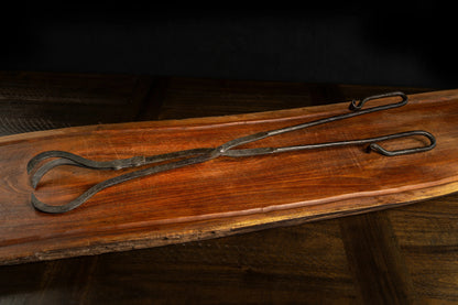 Horizontal view of the raven's claw