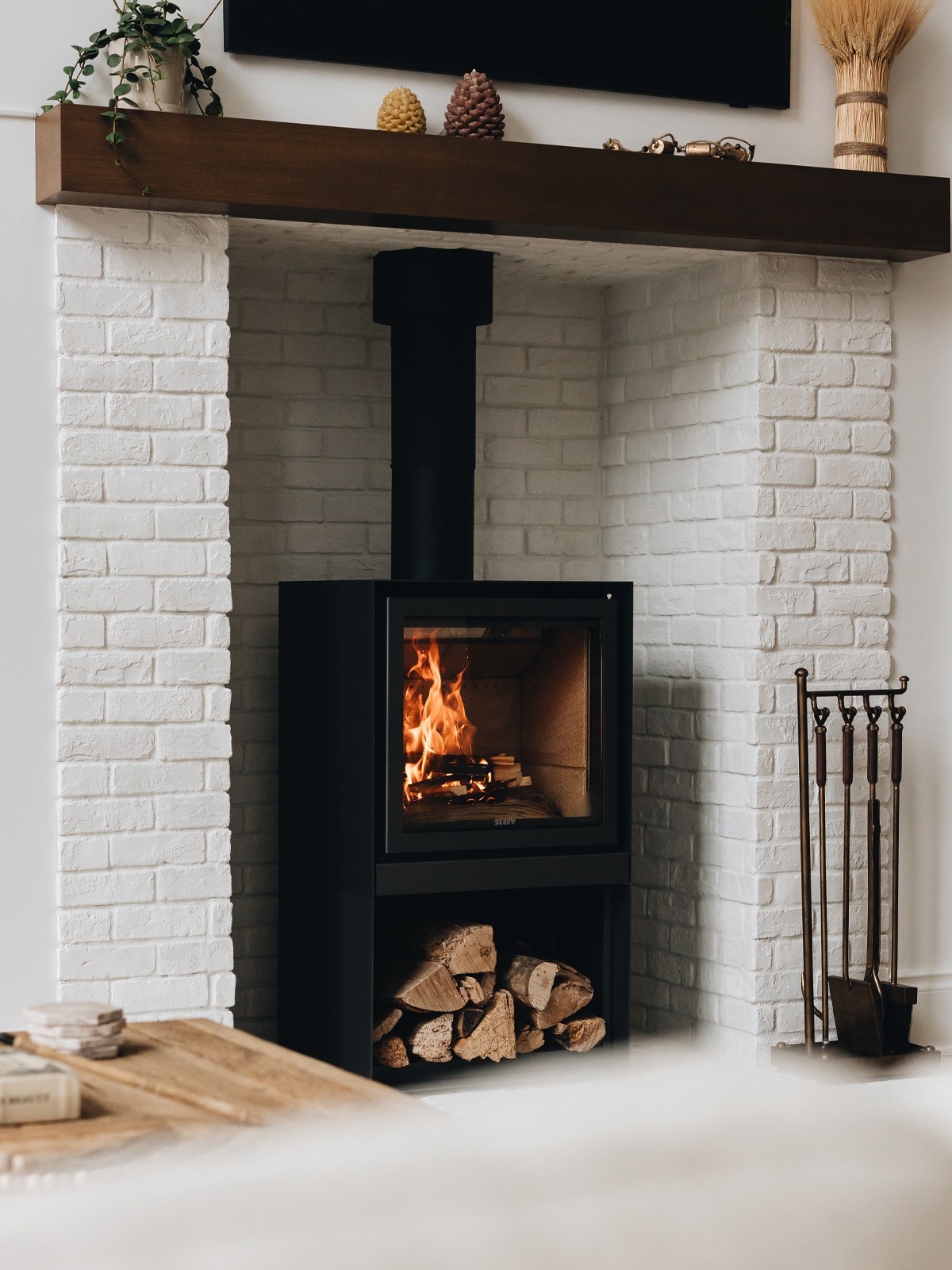 Stûv 16 H-base Wood Burning Stove - Freestanding Modern Fireplace (16-58 & 68 H Model)