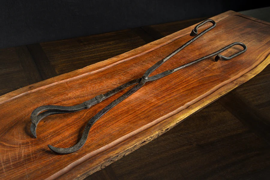 Horizontal view of the raven's claw