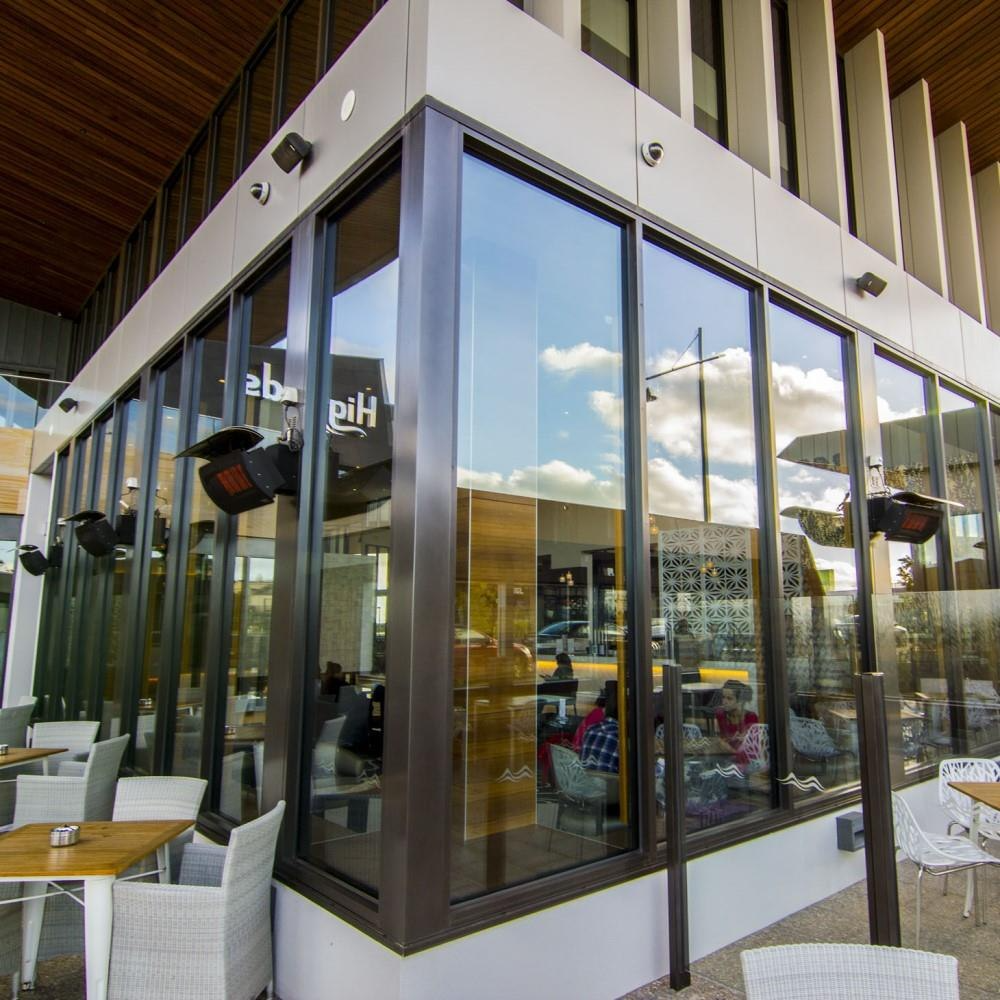 Outdoor restaurant Wall hanged Bromic Tungsten 300 series smart-heat LP-26,000